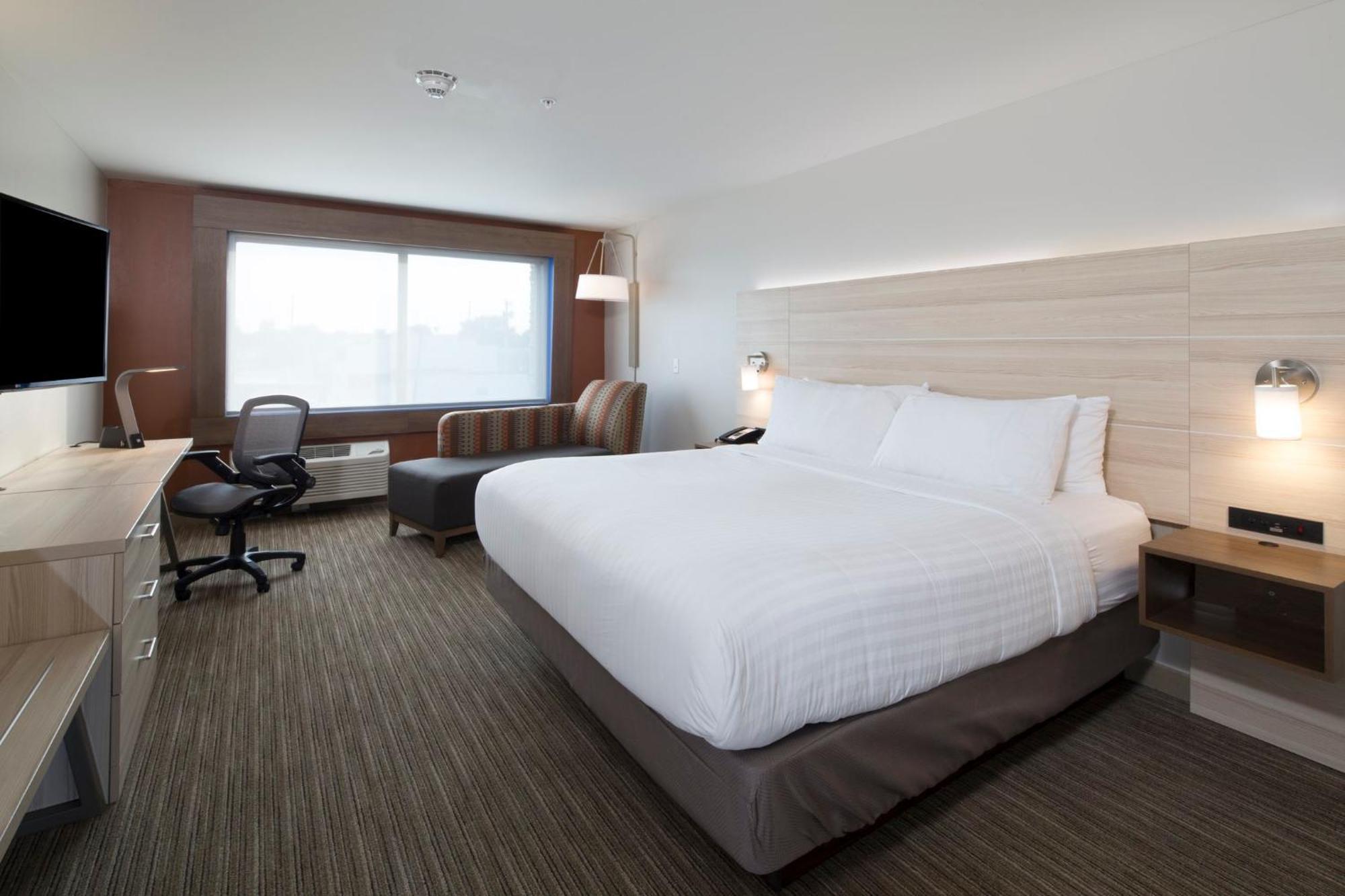 Holiday Inn Express Hotel & Suites Grand Blanc By Ihg Exterior photo